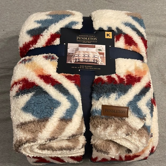 Pendleton Other - Pendleton King Sherpa Blanket 112” x 92” NWT